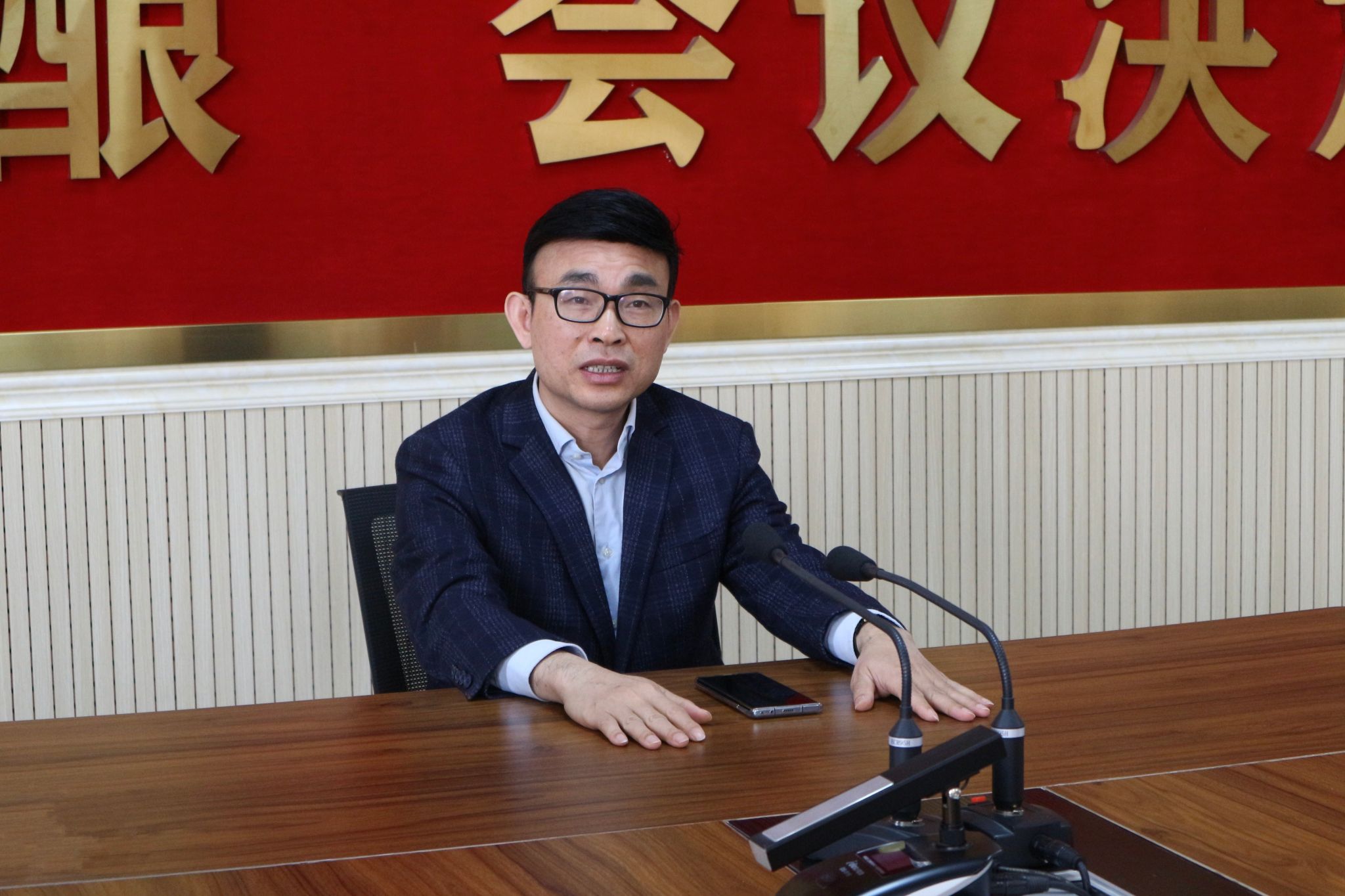 黄达海副书记与学生座谈2.jpg 黄达海副书记与学生座谈2.jpg